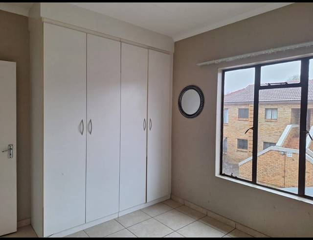 2 BEDROOM PROPERTY TO RENT IN HELIKONPARK